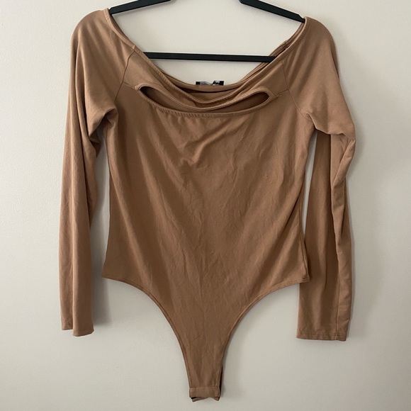 Fashion Nova Show some knowledge off shoulder bodysuit - mocha - Picture 5 of 12